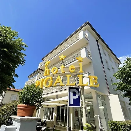 Pigalle Hotel *