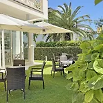 Pigalle Hotel *